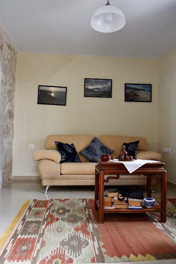 Arches Eleftherna Luaran gambar