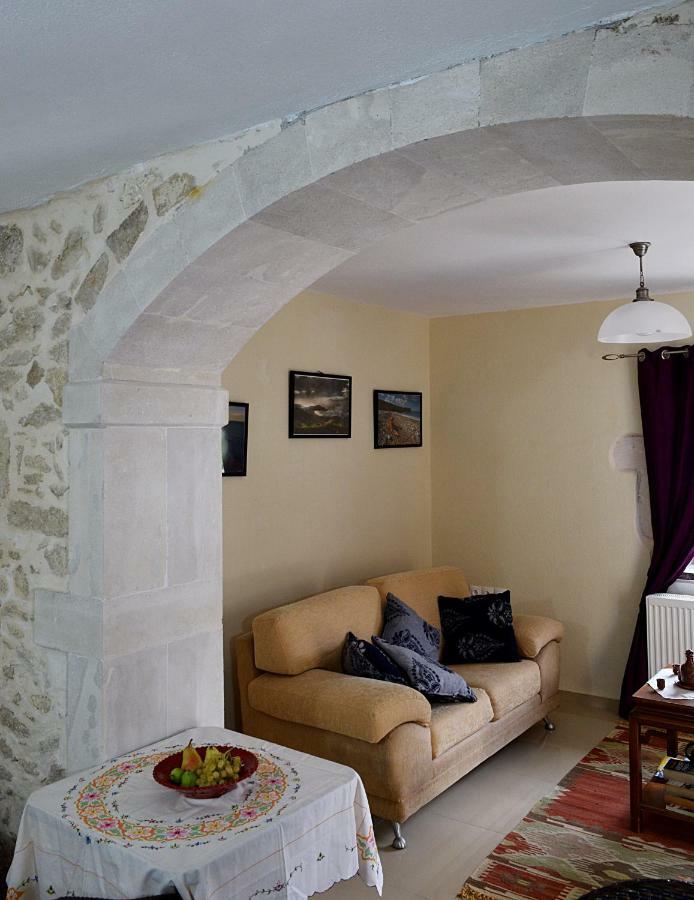 Arches Eleftherna Luaran gambar