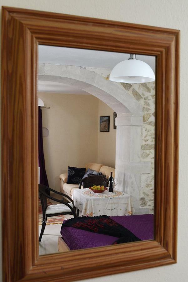 Arches Eleftherna Luaran gambar